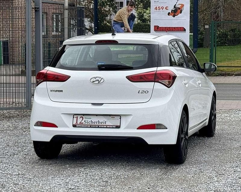 Gebraucht Hyundai i20 GO! 75 PS (55 kW) 2017 Polar white / sol Kleinwagen