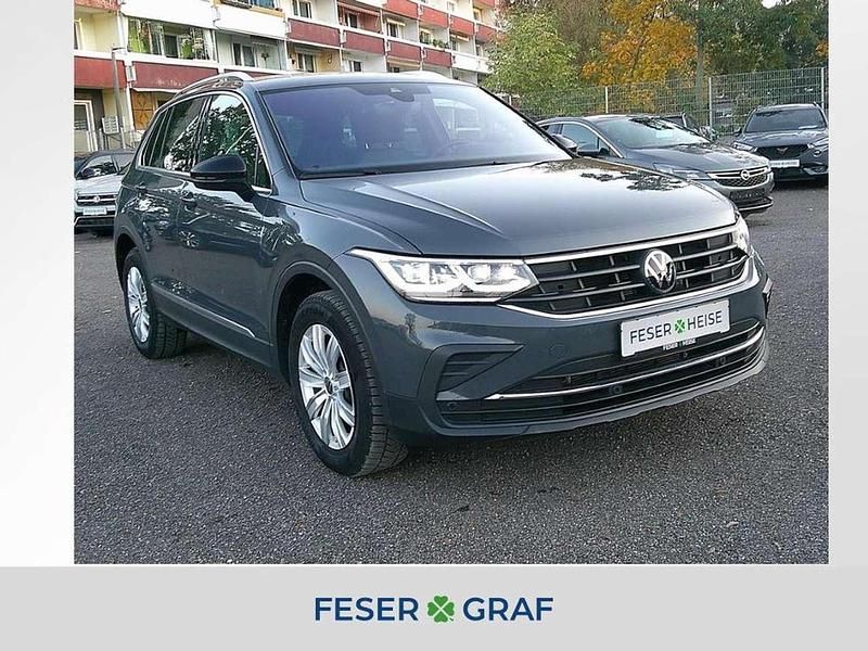 Andere farbe Gebraucht 2024 VW Tiguan Move SUV | 32.950 € (Etwas zu teuer) - Bild 1/4