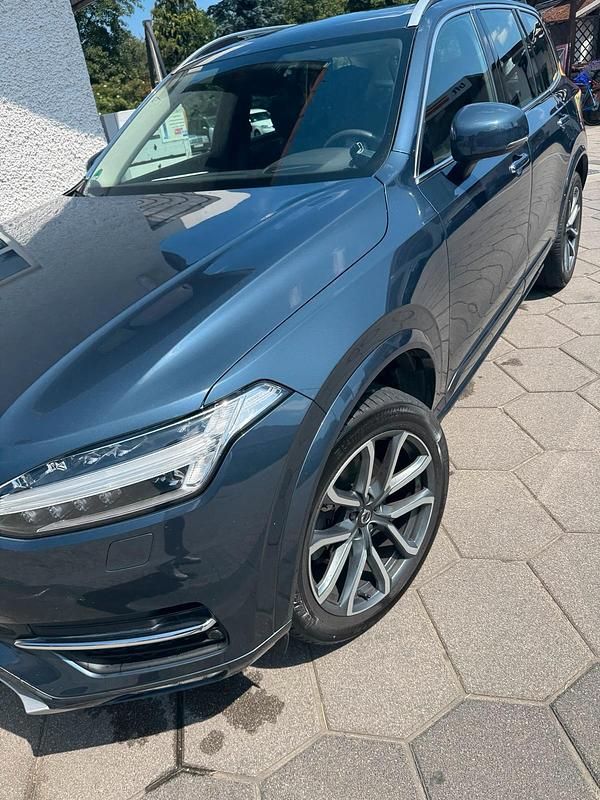 Blau Gebraucht 2019 Volvo XC90 Momentum SUV | 37.000 € (Superpreis) - Bild 1/4