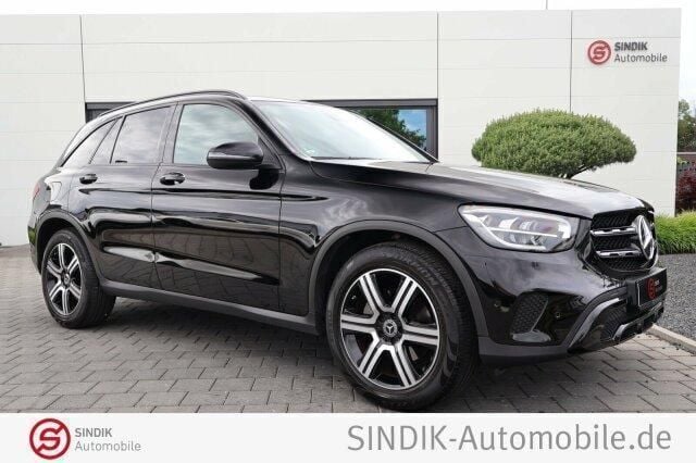 Schwarz Gebraucht 2022 Mercedes GLC200 Night SUV | 39.980 € (Fairer Preis) - Bild 1/4