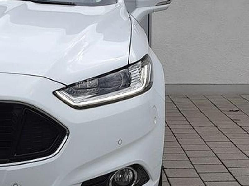 Weiß Gebraucht 2015 Ford Mondeo Titanium Limousine | 19.999 € (Teuer) - Bild 1/4