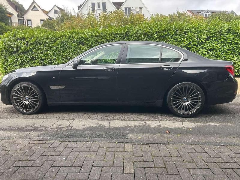 Gebraucht BMW 740 313 PS (230 kW) 2014 Schwarz Limousine