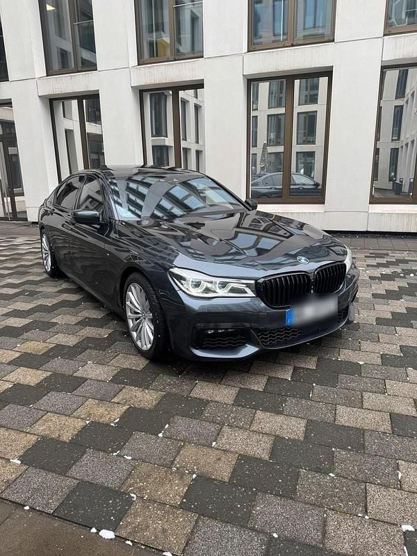 Gebraucht BMW 750 Executive 450 PS (330 kW) 2017 Grau Limousine