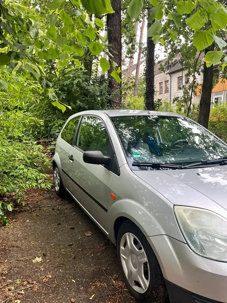 Gebraucht Ford Fiesta 75 PS (55 kW) 2003 Grau Kleinwagen