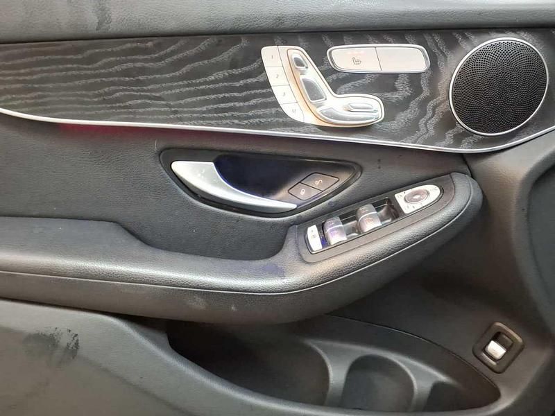 Gebraucht Mercedes GLC300e 194 PS (142 kW) 2021 Cavansitblau metallic SUV