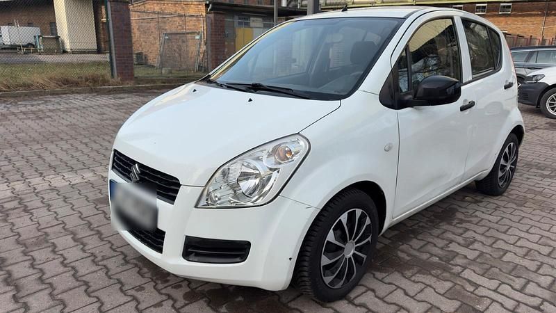 Gebraucht Suzuki Splash 70 PS (51 kW) 2011 Weiß Kleinwagen