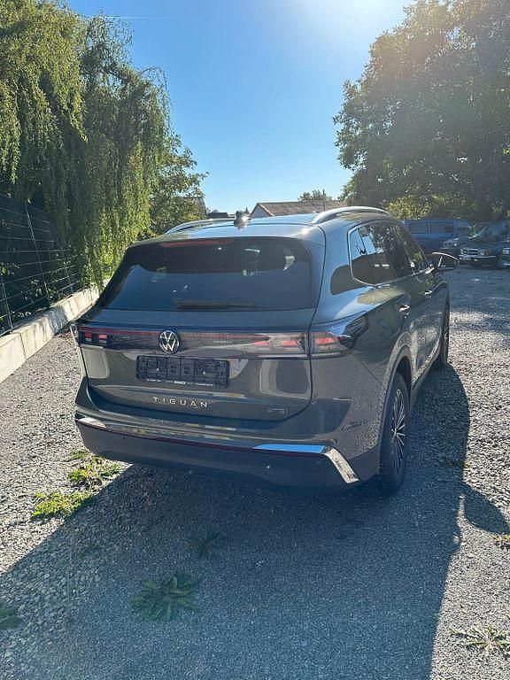 Gebraucht VW Tiguan Elegance 150 PS (110 kW) 2024 Grün SUV