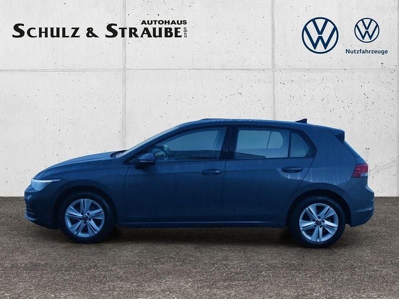 Gebraucht VW Golf VIII Life 131 PS (96 kW) 2022 Delfingrau metallic (metallic) Limousine