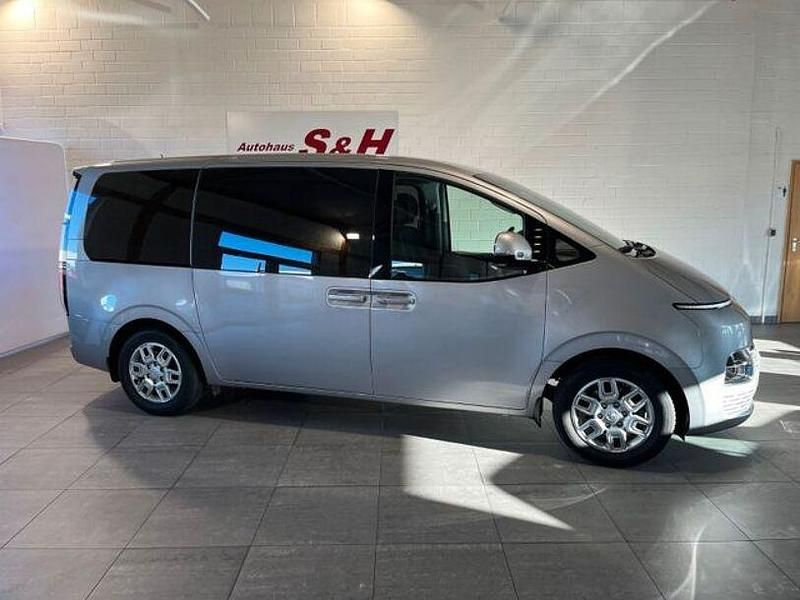 Gebraucht Hyundai Staria Trend 177 PS (130 kW) 2023 Silber Van / Kleinbus