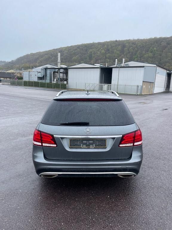 Gebraucht Mercedes E250 204 PS (150 kW) 2015 Grau Kombi