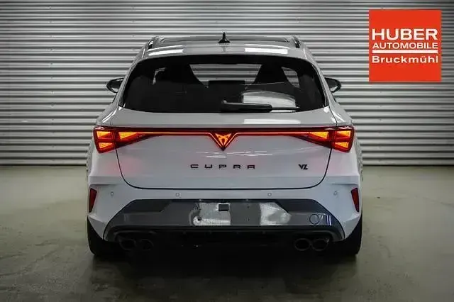 Gebraucht Cupra Leon VZ 333 PS (244 kW) 2025 Glacial white metallic (2y) Kombi