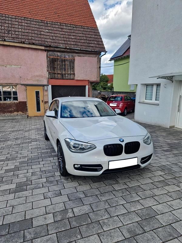 Weiß Gebraucht 2013 BMW 118 Sport Line Kleinwagen | 8.000 € (Superpreis) - Bild 1/4