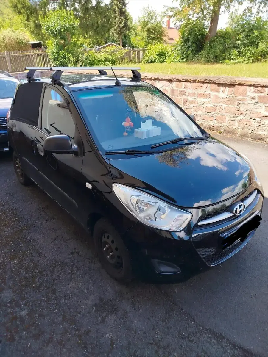 Gebraucht Hyundai i10 69 PS (50 kW) 2012 Schwarz Kleinwagen