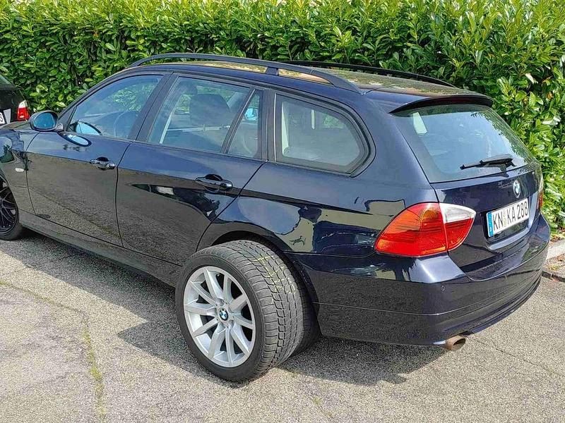 Gebraucht BMW 318 129 PS (94 kW) 2007 Blau Kombi