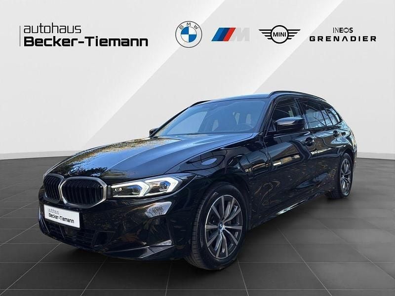 Saphirschwarz Gebraucht 2024 BMW 330e Sport Line Kombi | 42.811 € (Etwas zu teuer) - Bild 1/4