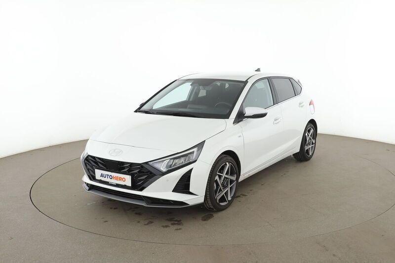 Weiß Gebraucht 2023 Hyundai i20 Prime Limousine | 21.400 € (Fairer Preis) - Bild 1/4