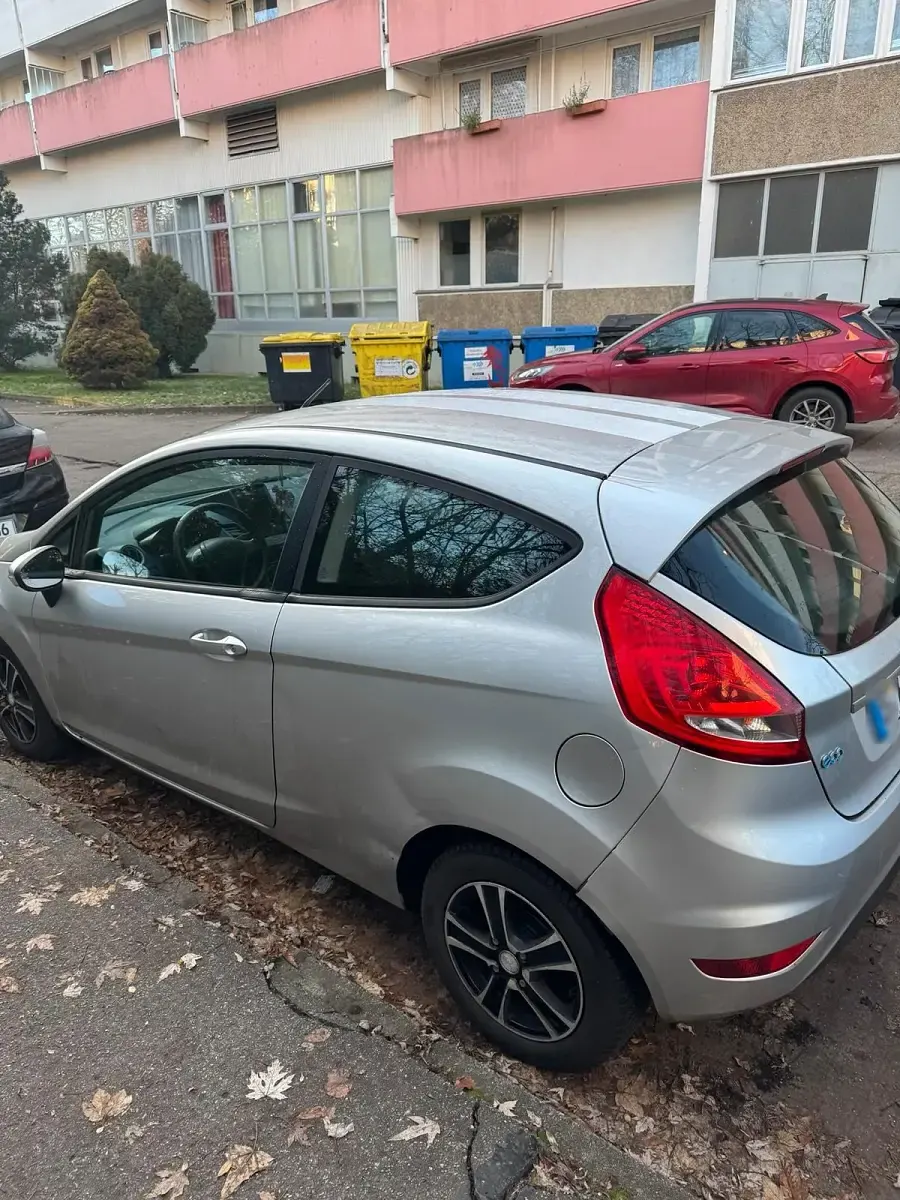 Gebraucht Ford Fiesta 90 PS (66 kW) 2009 Grau Kleinwagen