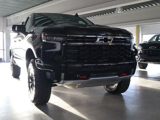 Neu Chevrolet Silverado 420 PS (308 kW) 2026 Schwarzmetallic SUV