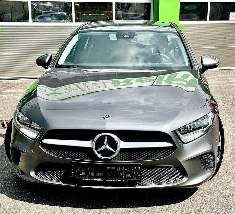Gebraucht Mercedes A180 116 PS (85 kW) 2021 Grau Limousine