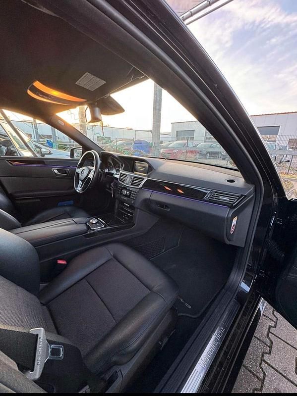 Gebraucht Mercedes E350 Elegance 306 PS (225 kW) 2011 Schwarz Limousine