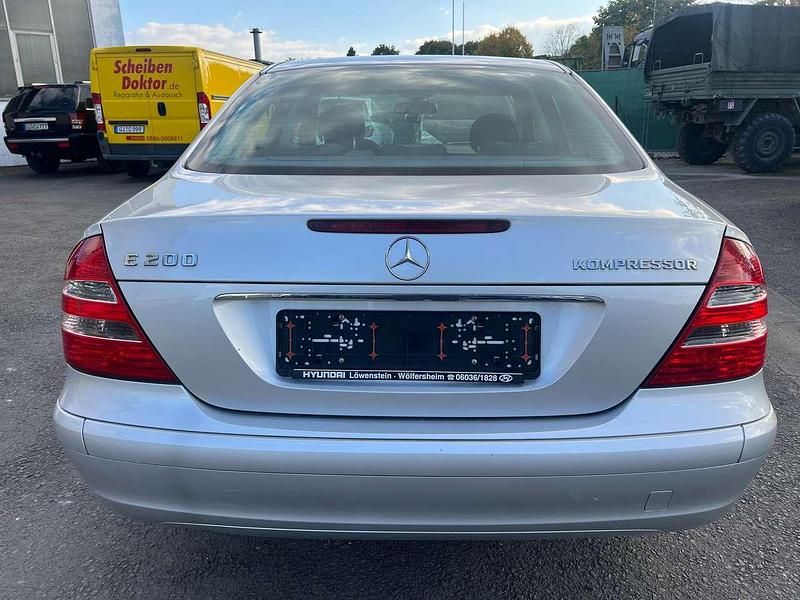 Gebraucht Mercedes E200 163 PS (119 kW) 2005 Brillantsilber  metalliclack Limousine