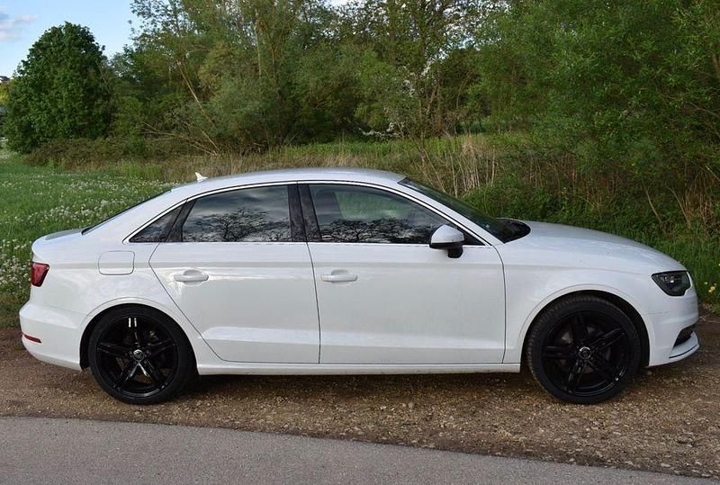 Gebraucht Audi A3 Ambiente 110 PS (80 kW) 2015 Weiß Limousine