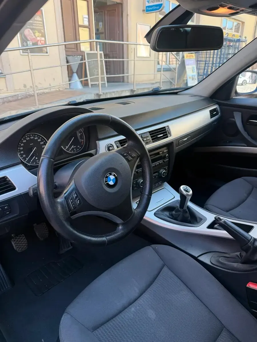 Gebraucht BMW 320 170 PS (125 kW) 2009 Grau Kombi
