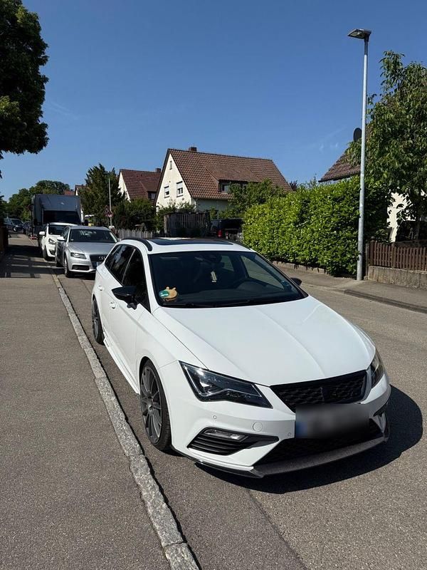 Weiß Gebraucht 2018 Cupra Leon Kombi | 24.995 € (Teuer) - Bild 1/4