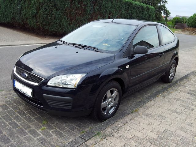 Gebraucht Ford Focus Ambiente 137 PS (100 kW) 2005 Blau Limousine