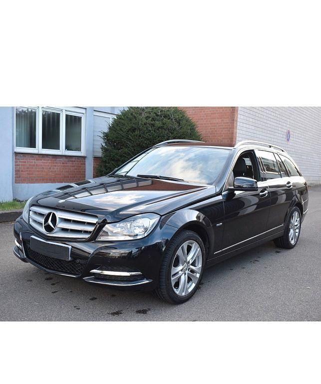 Schwarz Gebraucht 2011 Mercedes C180 Avantgarde Limousine | 9.700 € (Fairer Preis) - Bild 1/2