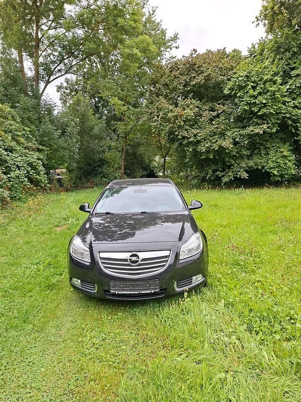 Schwarz Gebraucht 2012 Opel Insignia Kombi | 2.500 € (Guter Preis) - Bild 1/4