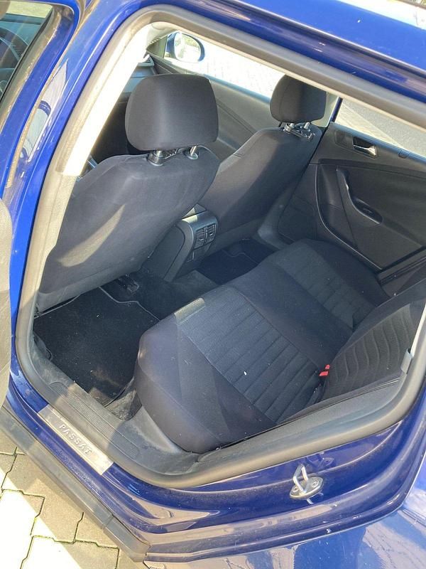 Blau Gebraucht 2006 VW Passat Kombi | 2.200 € (Etwas zu teuer) - Bild 1/4