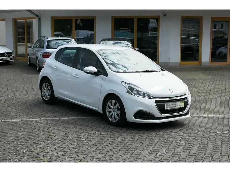 Weiß Gebraucht 2019 Peugeot 208 Active Kleinwagen | 12.852 € (Guter Preis) - Bild 1/4