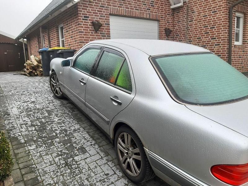 Gebraucht Mercedes 240 170 PS (125 kW) 1999 Silber Limousine