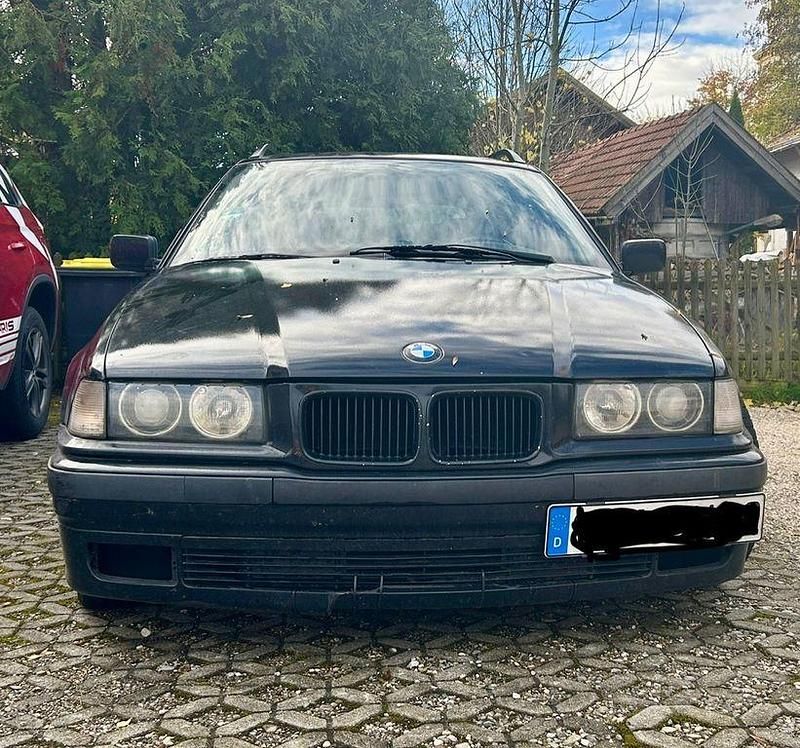 Schwarz Gebraucht 1996 BMW 318 Sport Line Kombi | 1.999 € (Guter Preis) - Bild 1/4