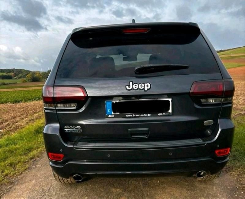 Gebraucht Jeep Grand Cherokee Overland 250 PS (183 kW) 2016 Schwarz SUV