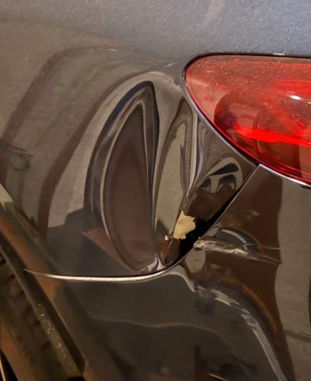 Blau Gebraucht 2021 Mercedes EQC400 AMG SUV | 29.999 € (Superpreis) - Bild 1/2