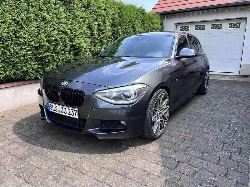 Grau Gebraucht 2012 BMW 120 M Sport Kleinwagen | 10.990 € (Etwas zu teuer) - Bild 1/4