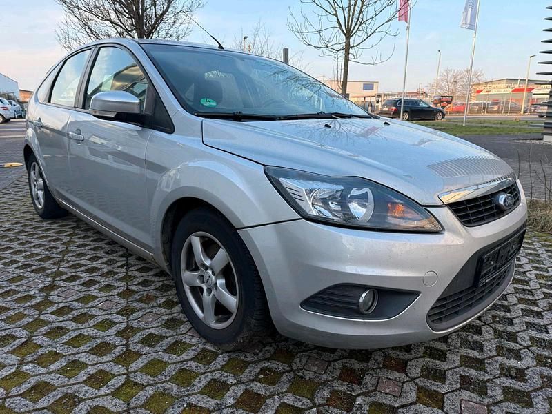Gebraucht Ford Focus 100 PS (73 kW) 2009 Silber Limousine