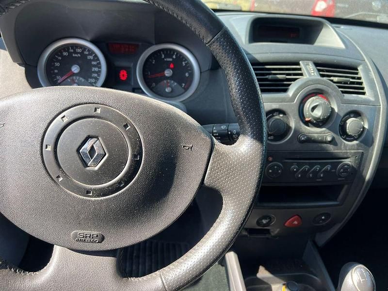 Gebraucht Renault Mégane II Avantage 113 PS (83 kW) 2006 Blau Limousine