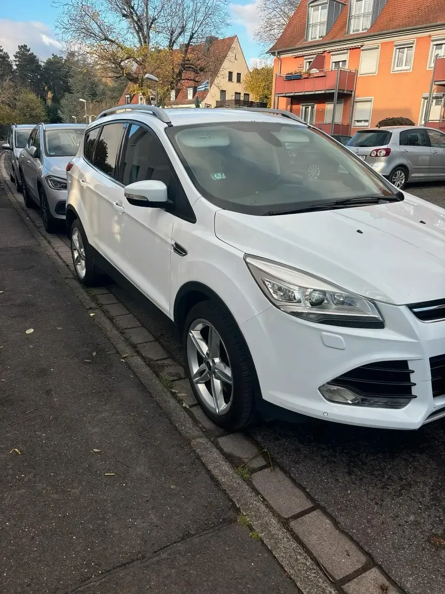 Gebraucht Ford Kuga 150 PS (110 kW) 2015 Weiß SUV