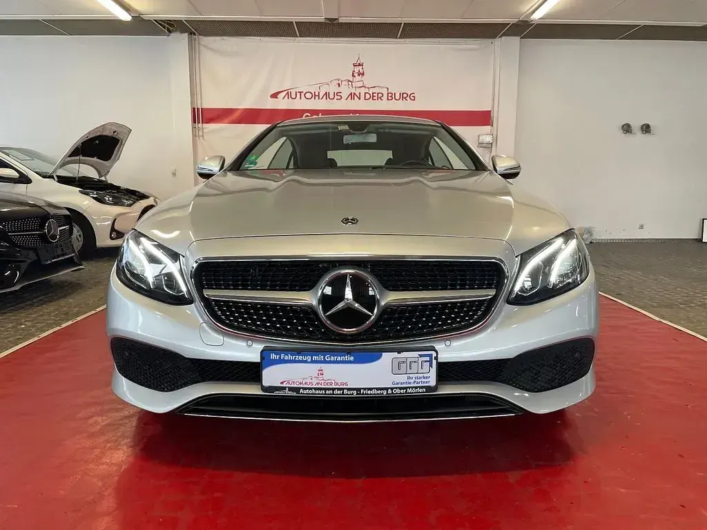 Usado Mercedes E220 194 CV (142 kW) 2019 Plateado Coupe