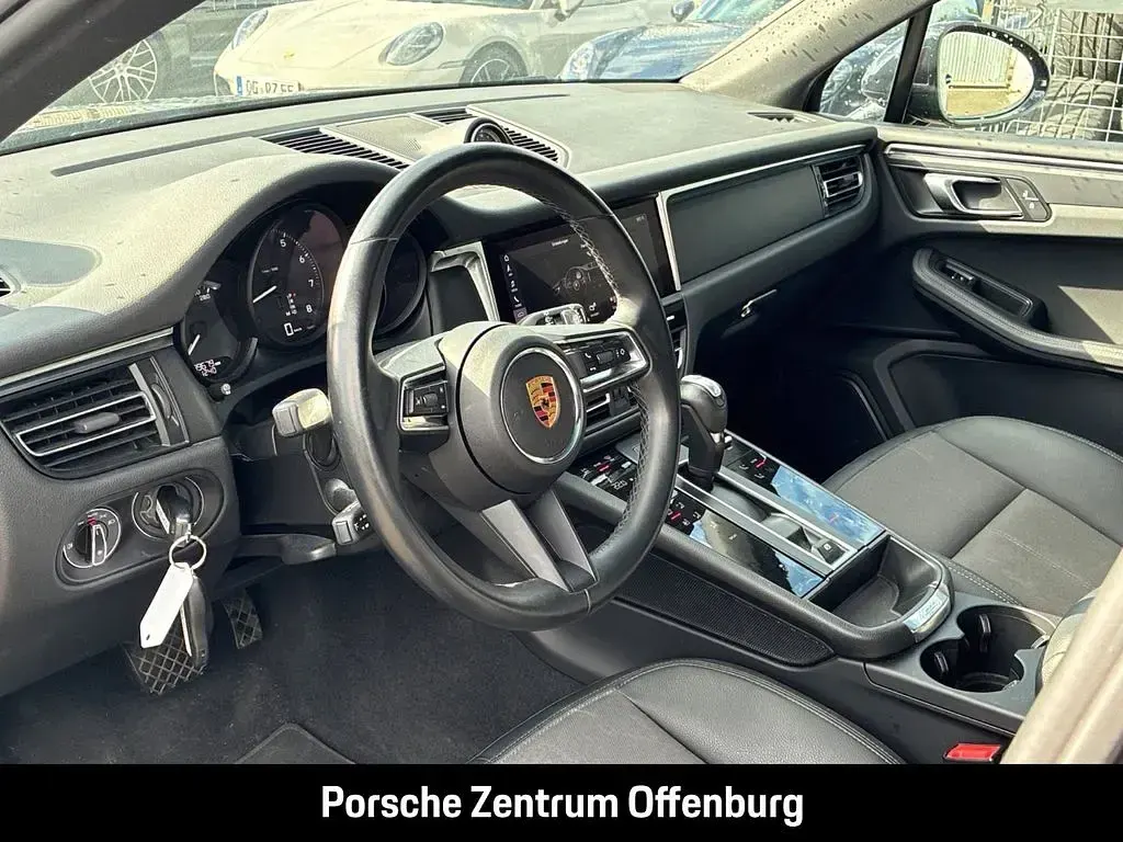 Używany Porsche Macan 265 KM (194 kW) 2023 Czarny SUV
