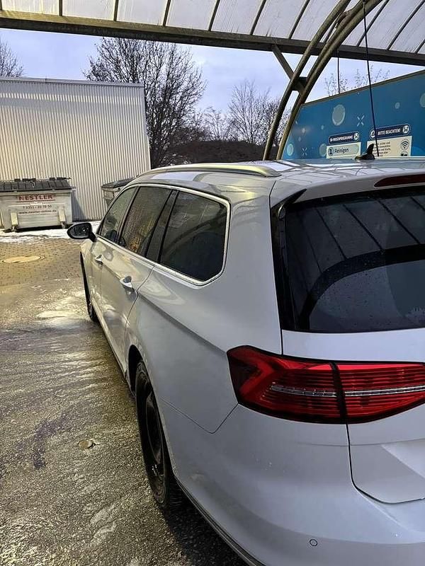 Gebraucht VW Passat Highline 150 PS (110 kW) 2016 Weiß Kombi