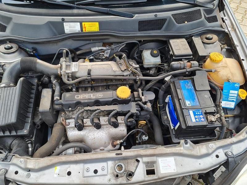 Gebraucht Opel Astra 84 PS (61 kW) 2002 Silber Limousine