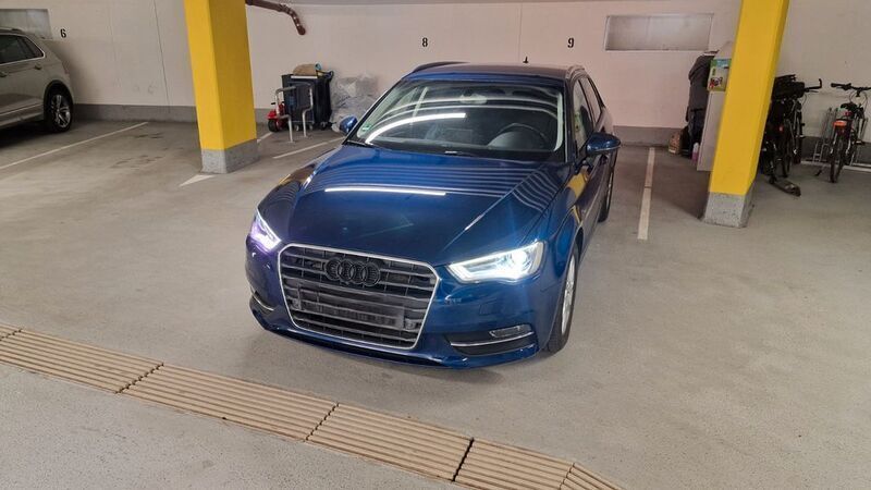 Blau Gebraucht 2013 Audi A3 Sportback Ambition Limousine | 12.980 € (Fairer Preis) - Bild 1/4