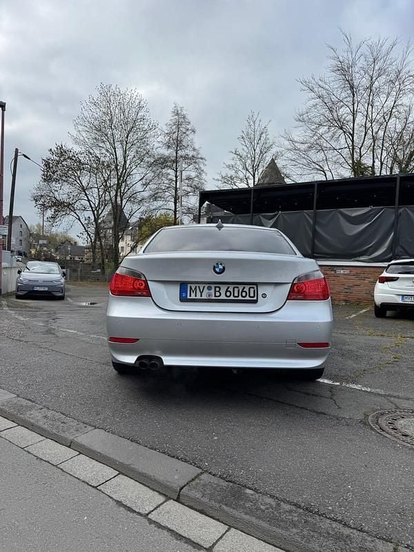 Gebraucht BMW 523 177 PS (130 kW) 2006 Silber Limousine