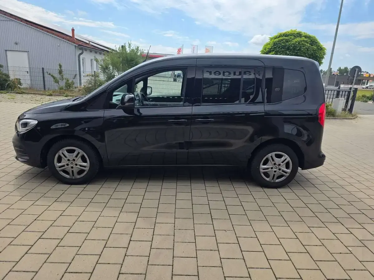 Gebraucht Mercedes T180 Progressive 116 PS (85 kW) 2022 Loparitschwarz metal Van / Kleinbus