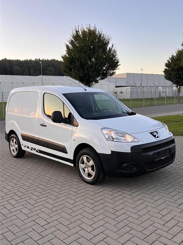 Weiß Gebraucht 2011 Peugeot Partner Van / Kleinbus | 2.200 € (Guter Preis) - Bild 1/4