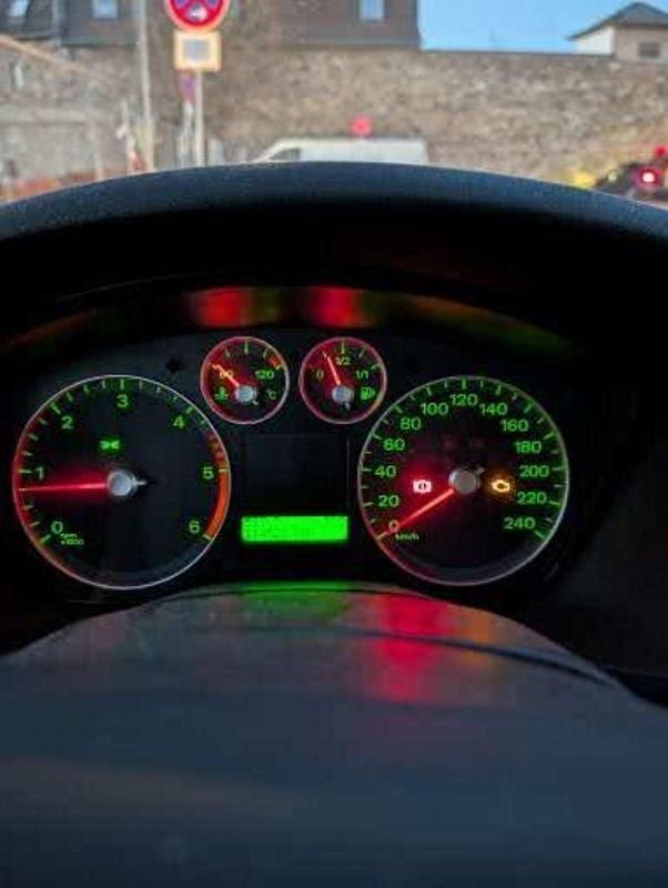 Blau Gebraucht 2006 Ford Focus Kombi | 1.500 € (Superpreis) - Bild 1/4